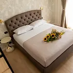 לינה וארוחת בוקר Le Notti Di Gioia 3*